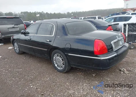 2008 Lincoln Town Car Signature Limited from USA, damaged, VIN 2LNHM82V58X647484